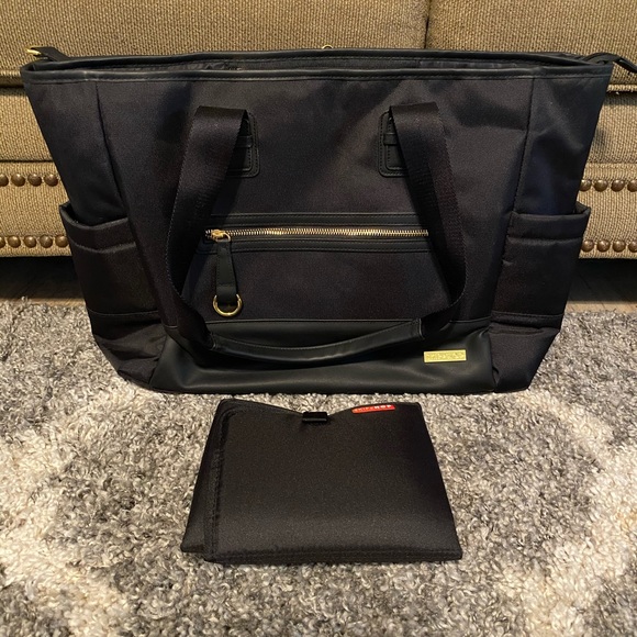 Skip hop diaper bag and accessories bundle - Picture 9 of 9